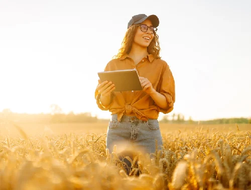 Applicant reviewing community-based immigration opportunities in rural Canada