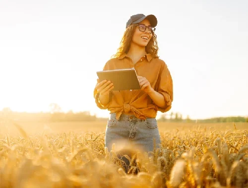 Applicant reviewing community-based immigration opportunities in rural Canada